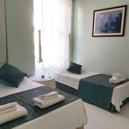 לינה וארוחת בוקר Eolos House Cunda 3*