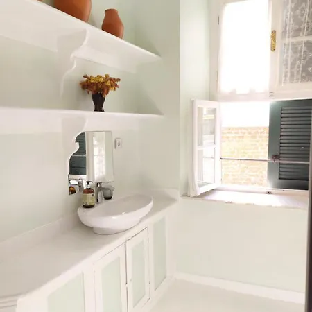 Eolos House Cunda לינה וארוחת בוקר Ayvalı