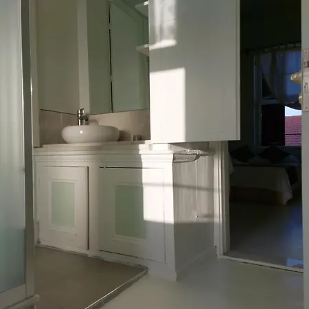 Eolos House Cunda לינה וארוחת בוקר 3*