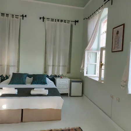 Oda ve Kahvaltı Eolos House Cunda 3*