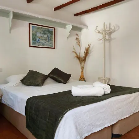 Eolos House Cunda 住宿加早餐酒店 Ayvalı