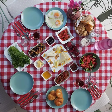 Eolos House Cunda Couette-café *