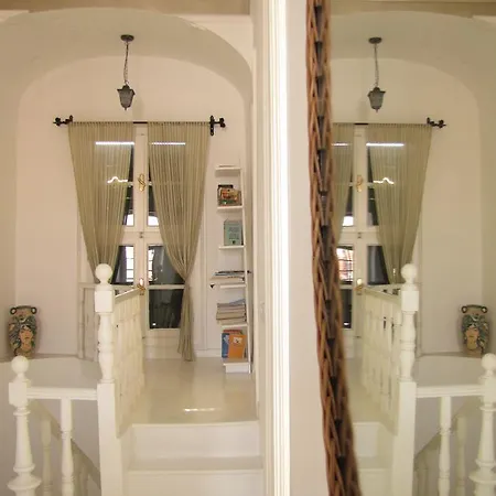 Oda ve Kahvaltı Eolos House Cunda 3*