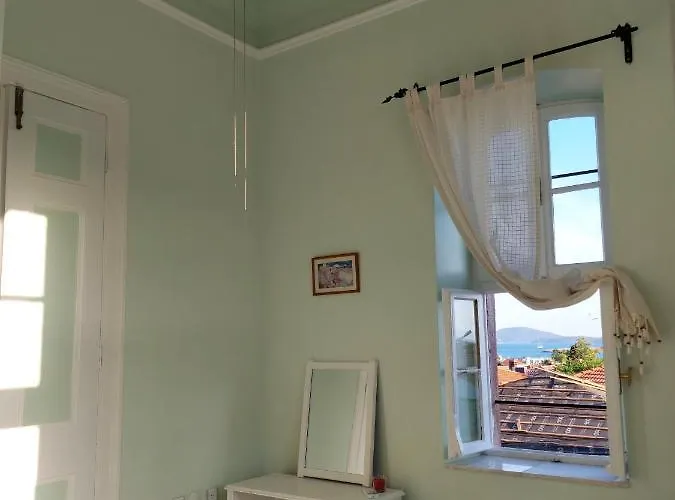 Eolos House Cunda 3* Айвалык